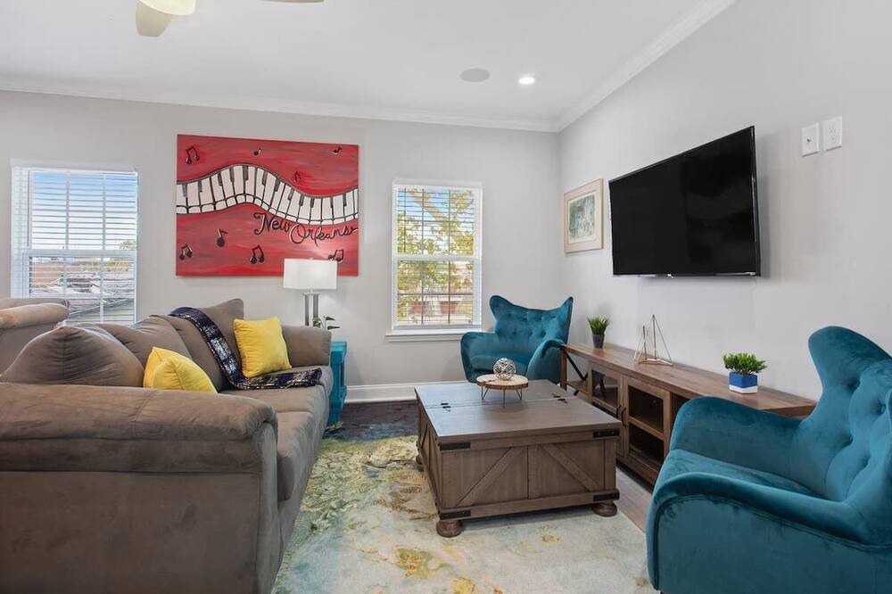 Photo of Livingroom in Mid-City