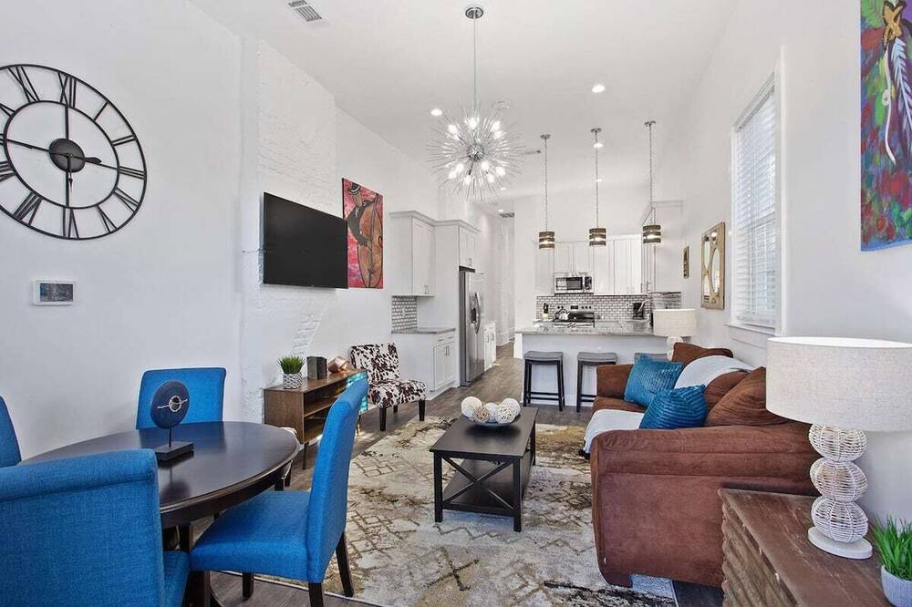 Photo of Livingroom in Mid-City