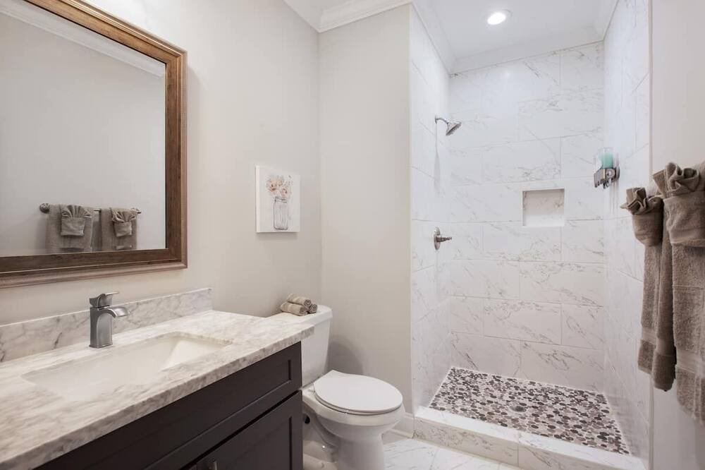 Photo of Bathroom in South 7th Ward