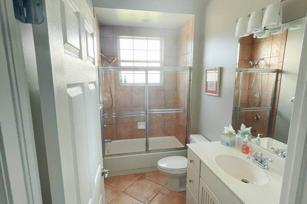 Photo of Bathroom in Kings Lake