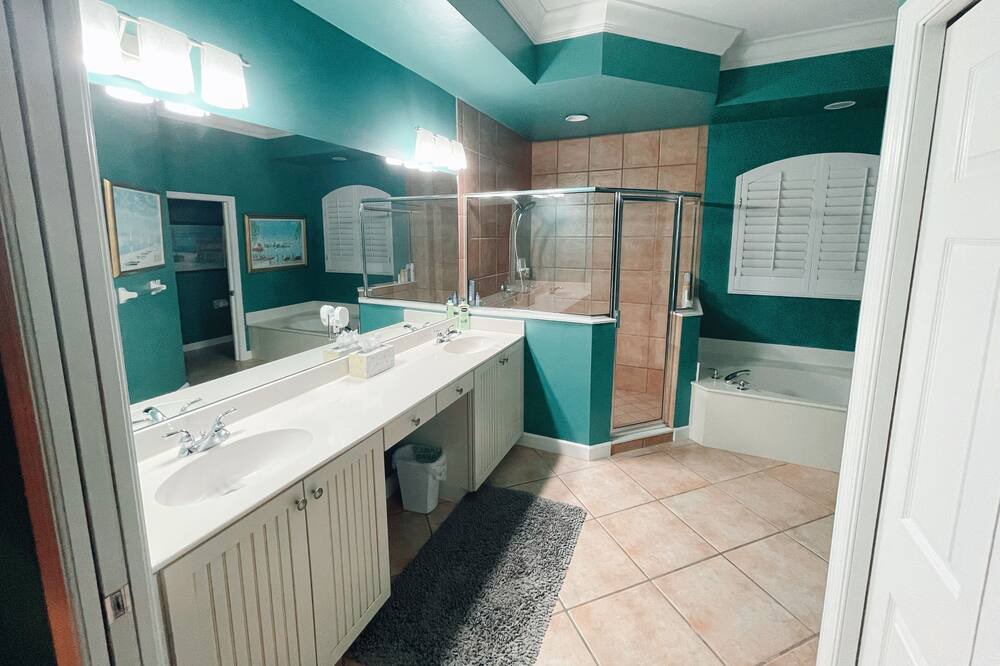 Photo of Bathroom in Kings Lake
