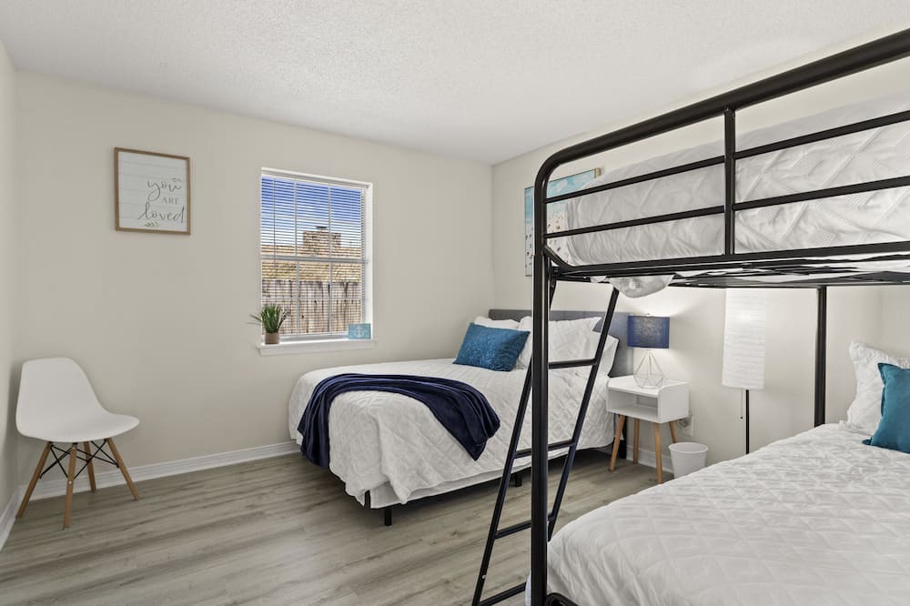 Photo of Bedroom in Myrtle Grove
