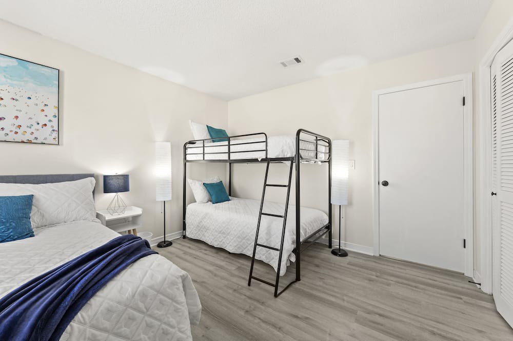 Photo of Bedroom in Myrtle Grove