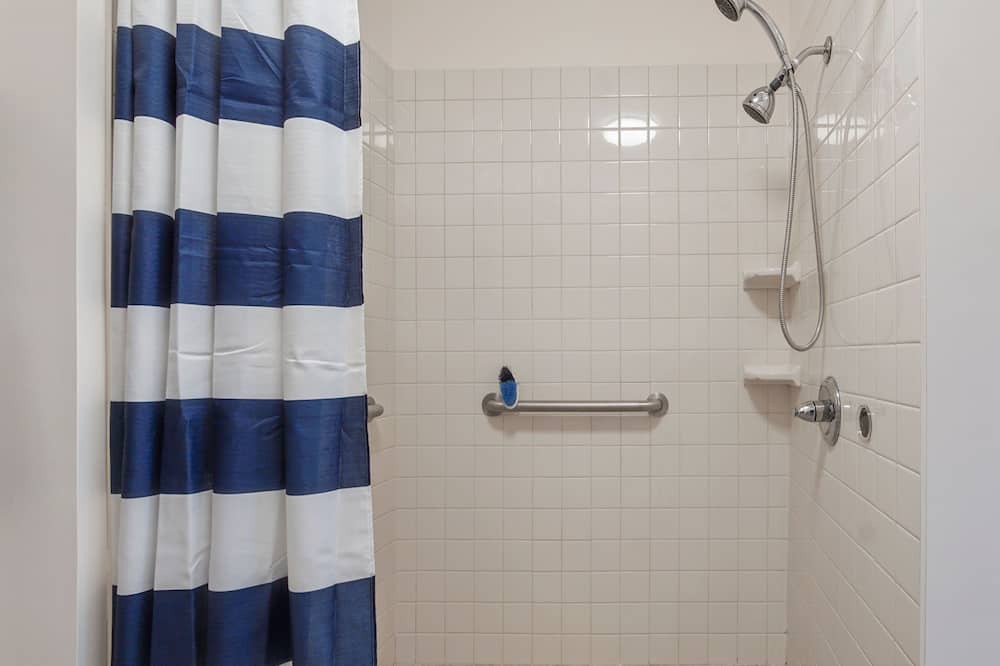 Photo of Bathroom in Callaway