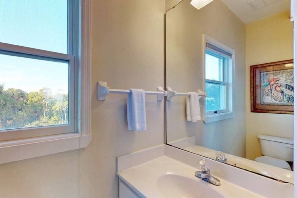 Photo of Bathroom in Treasure Beach Village