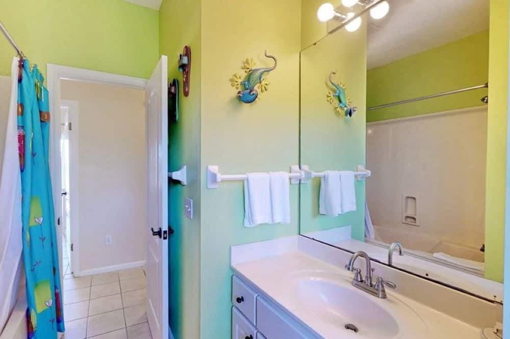 Photo of Bathroom in Treasure Beach Village