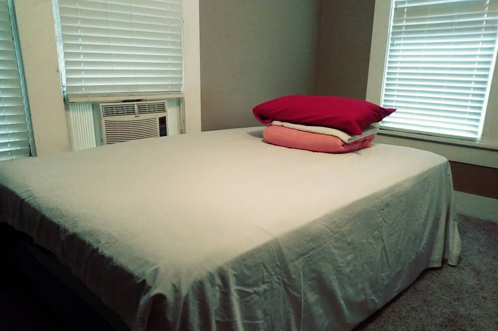 Photo of Bedroom in Highland Historic District