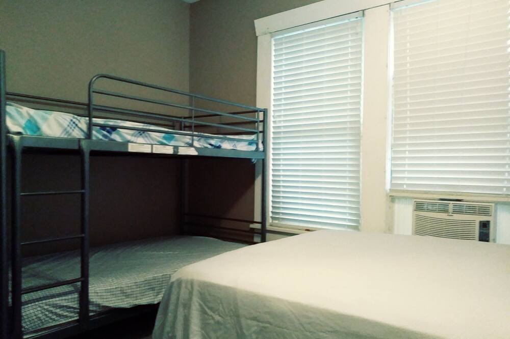 Photo of Bedroom in Highland Historic District