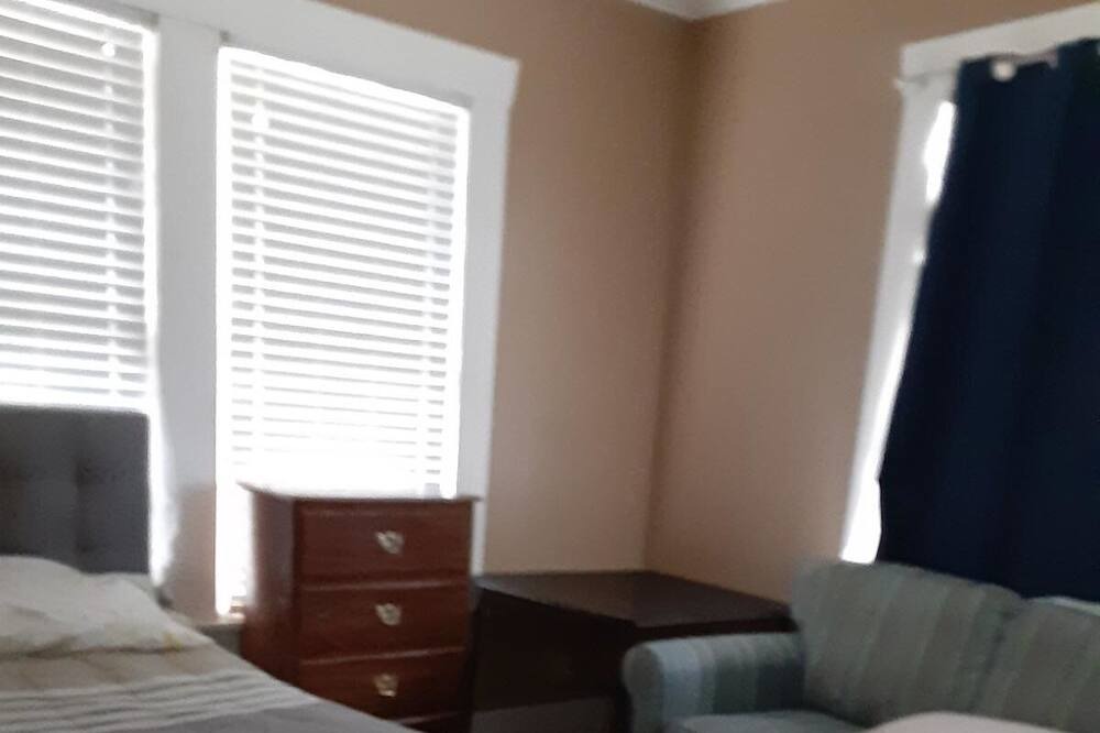 Photo of Bedroom in Highland Historic District