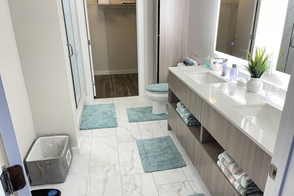 Photo of Bathroom in Flagler Village