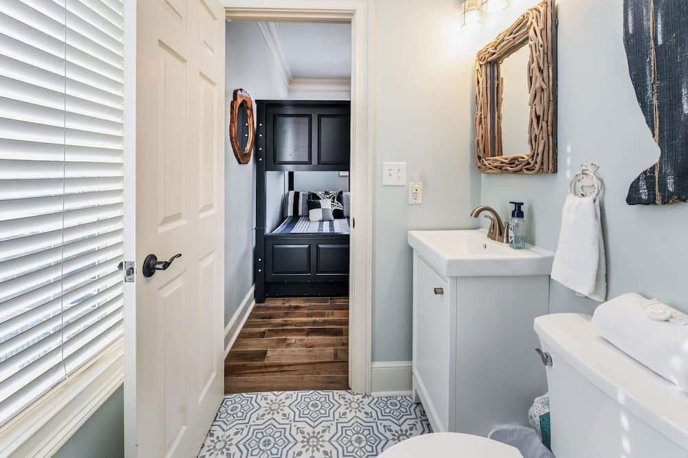 Photo of Bathroom in Plantation