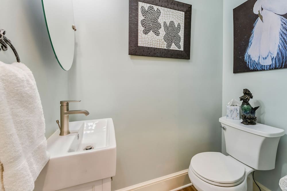 Photo of Bathroom in Plantation