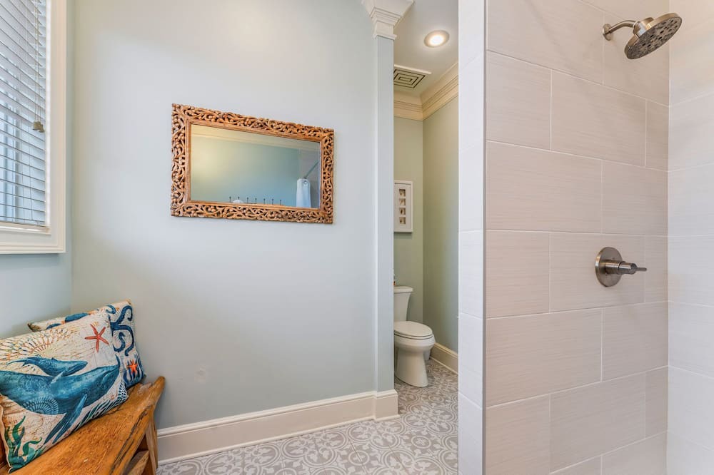 Photo of Bathroom in Plantation