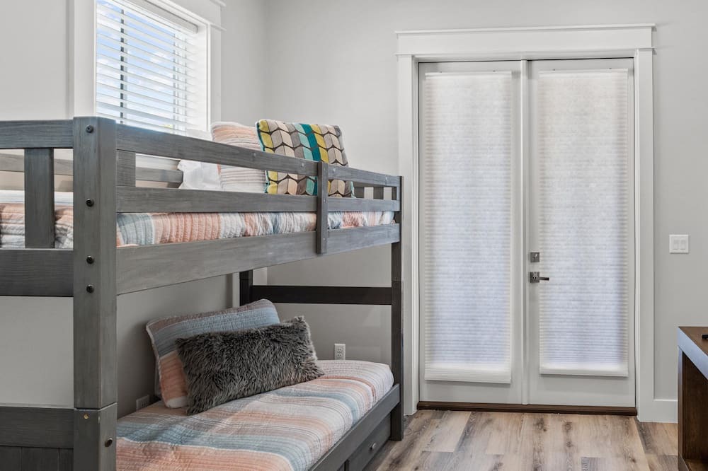 Photo of Bedroom in Lakeside at Blue Mountain Beach