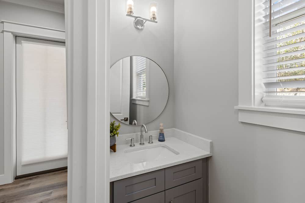 Photo of Bathroom in Lakeside at Blue Mountain Beach