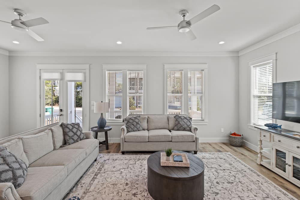 Photo of Livingroom in Lakeside at Blue Mountain Beach