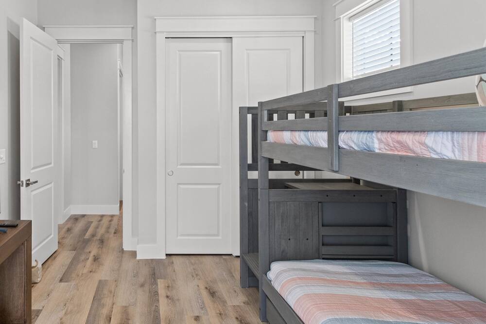 Photo of Bedroom in Lakeside at Blue Mountain Beach