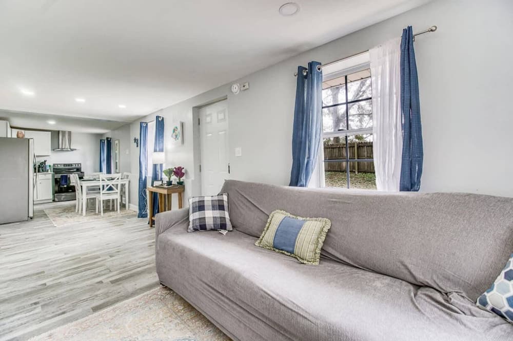 Photo of Livingroom in West Pensacola