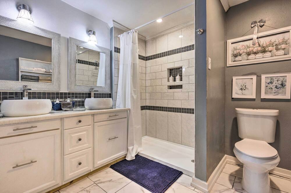Photo of Bathroom in Saint Elmo