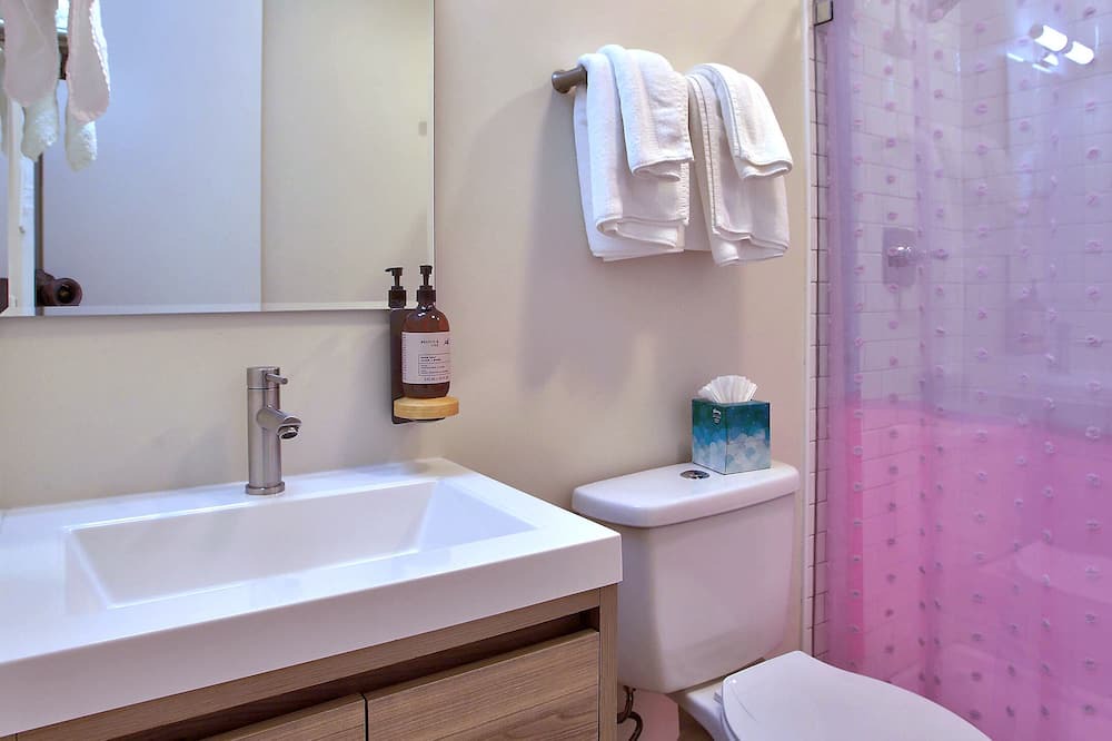 Photo of Bathroom in Tulane - Gravier