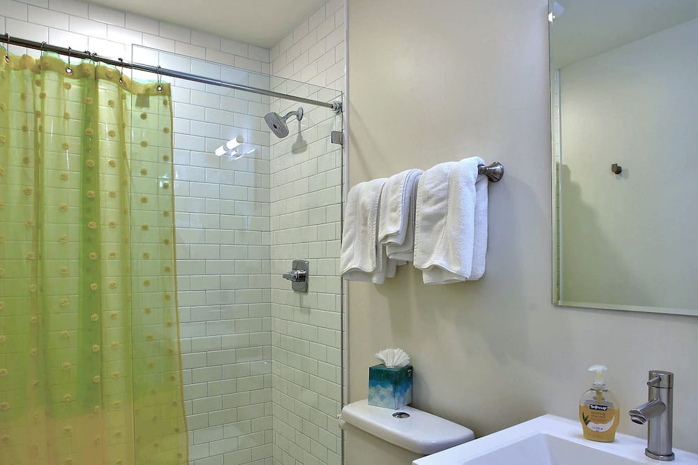 Photo of Bathroom in Tulane - Gravier