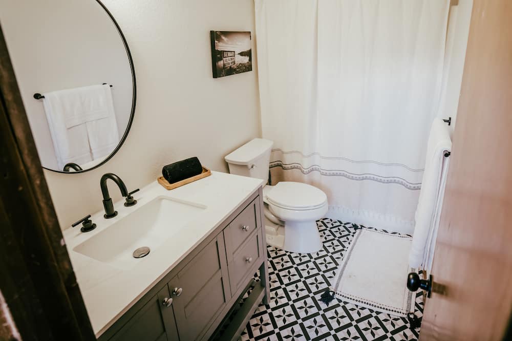 Photo of Bathroom in Holly Lake Ranch
