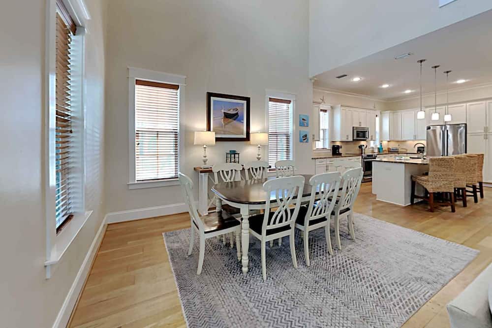 Photo of Livingroom in Lakeside at Blue Mountain Beach