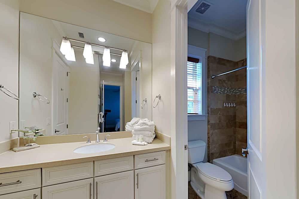 Photo of Bathroom in Lakeside at Blue Mountain Beach