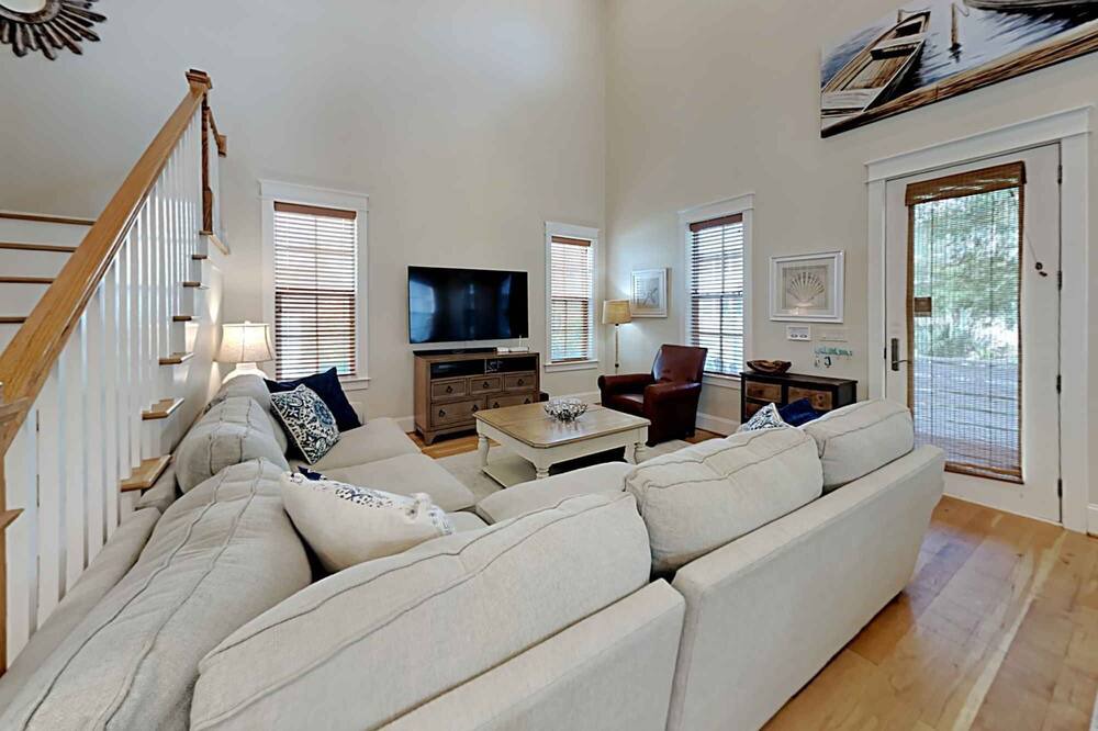 Photo of Livingroom in Lakeside at Blue Mountain Beach