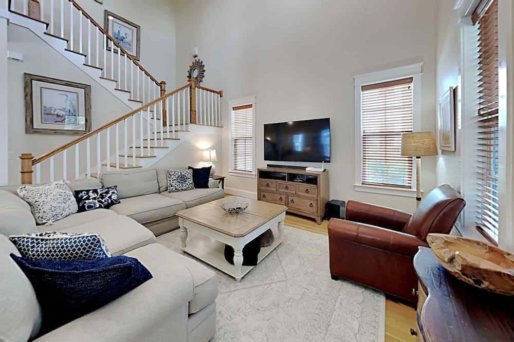 Photo of Livingroom in Lakeside at Blue Mountain Beach