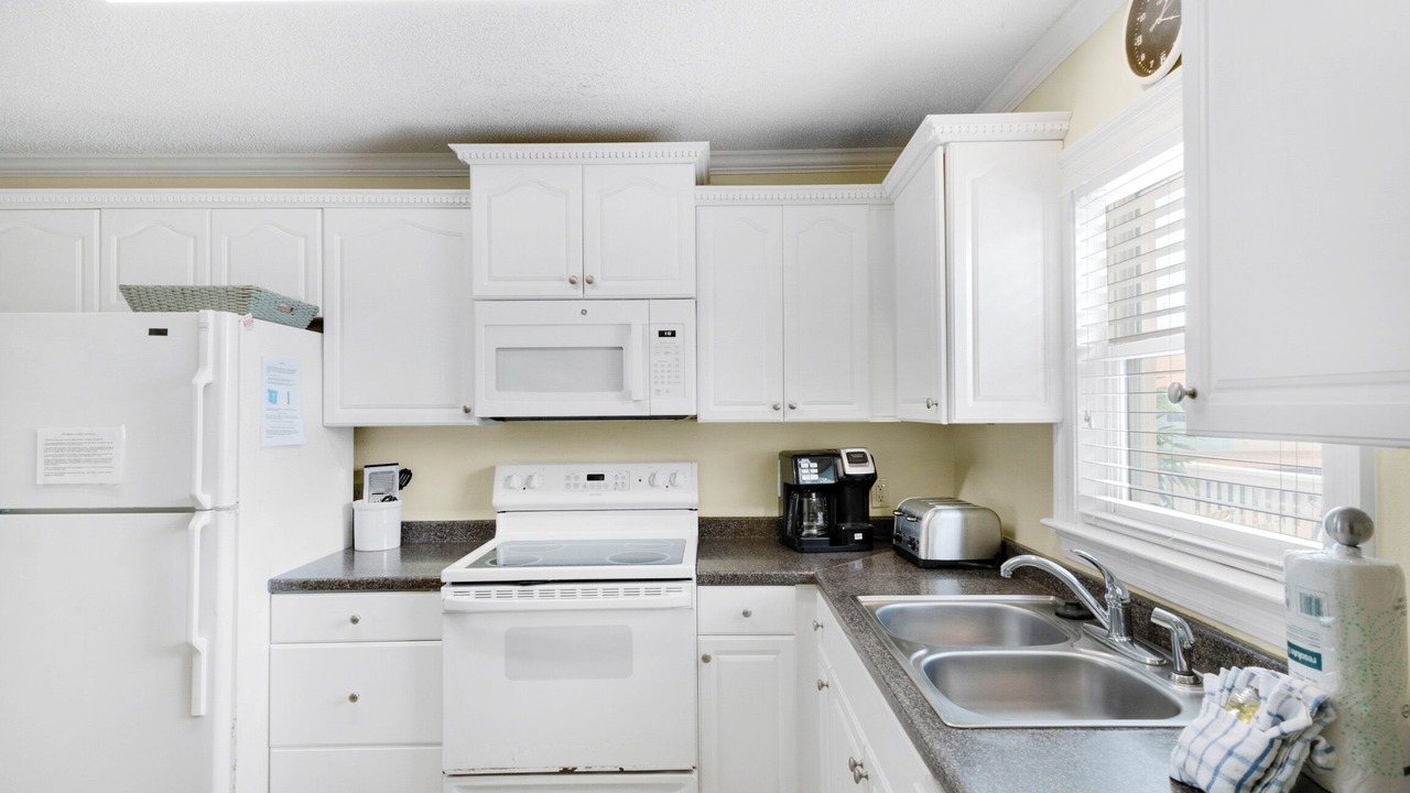 Photo of Kitchen in Lower Grand Lagoon