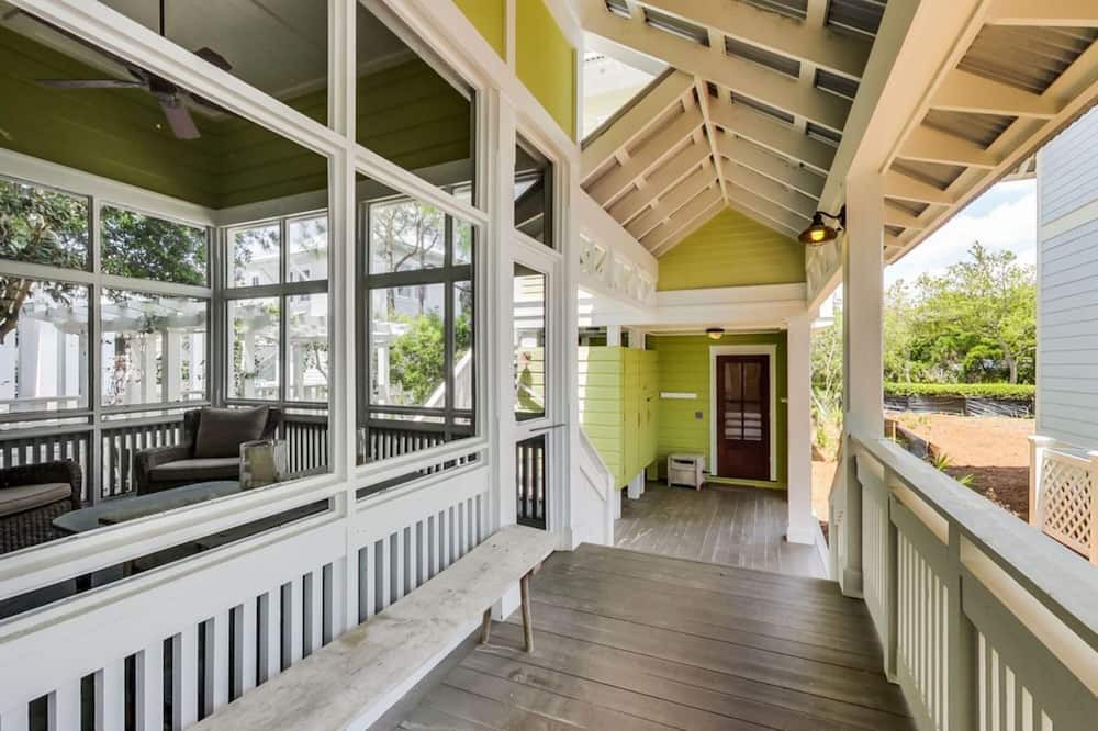 Photo of Patio Balcony in Beach District
