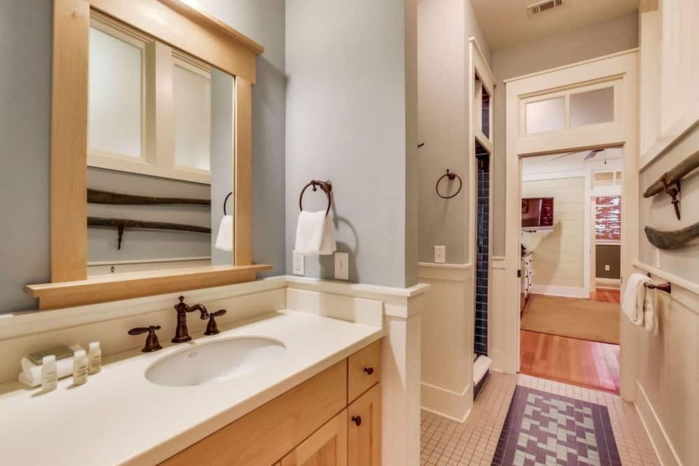 Photo of Bathroom in Beach District