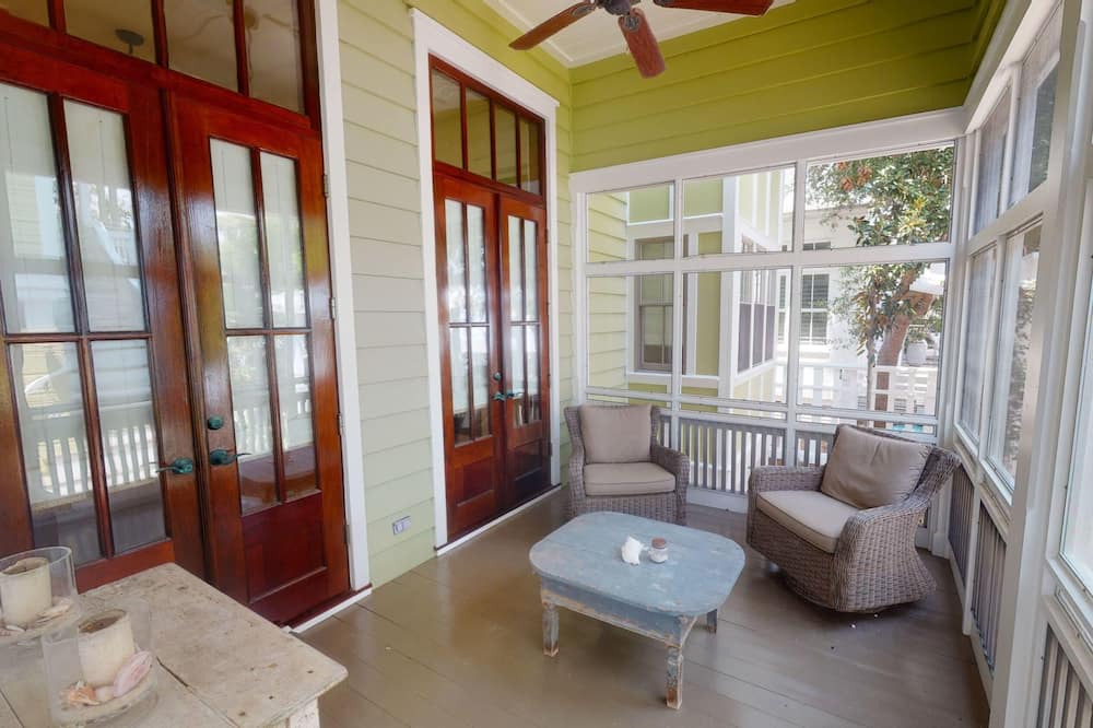 Photo of Patio Balcony in Beach District
