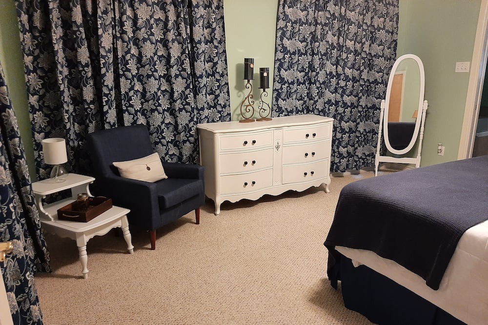 Photo of Bedroom in Holly Lake Ranch