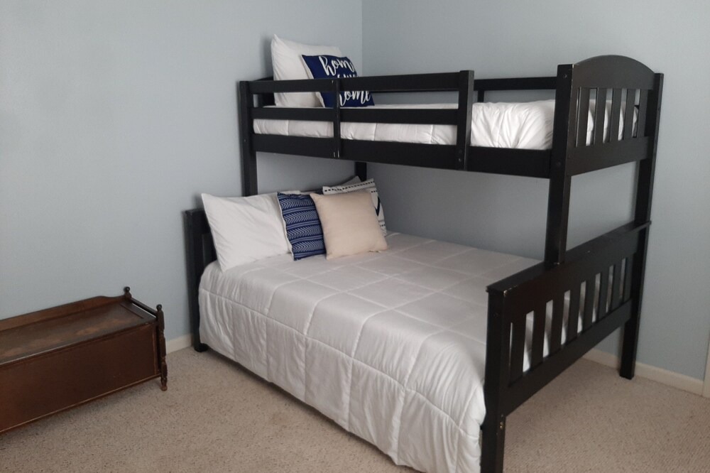 Photo of Bedroom in Holly Lake Ranch