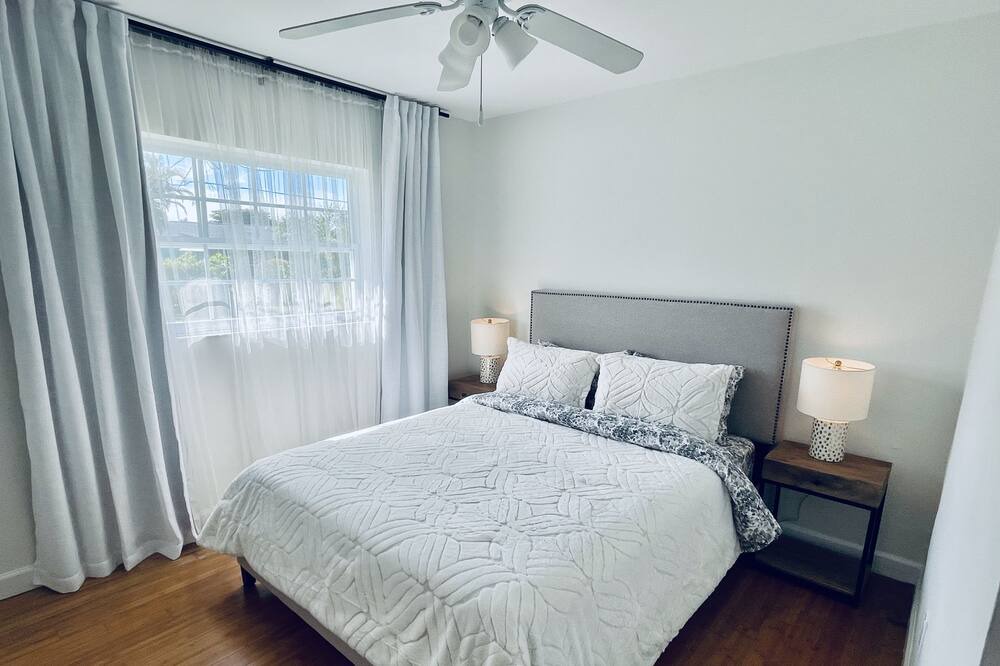 Photo of Bedroom in Willoughby Acres