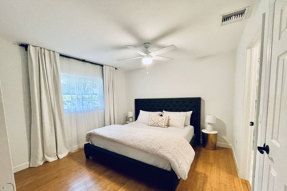 Photo of Bedroom in Willoughby Acres