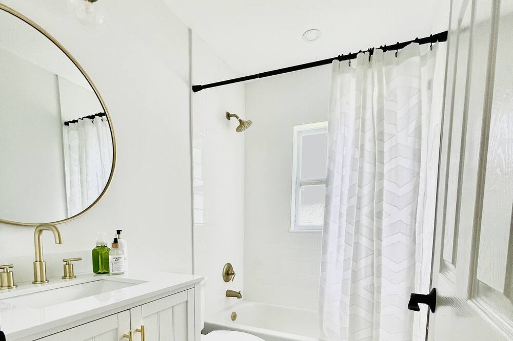 Photo of Bathroom in Willoughby Acres