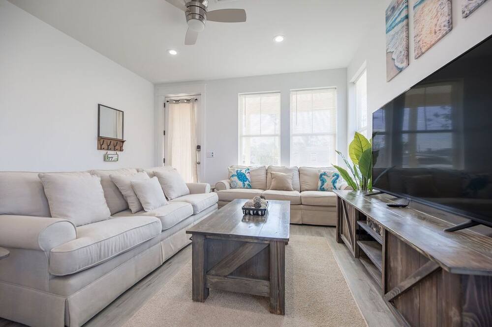 Photo of Livingroom in Upper Grand Lagoon