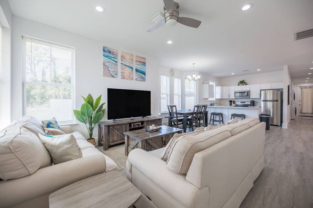 Photo of Livingroom in Upper Grand Lagoon