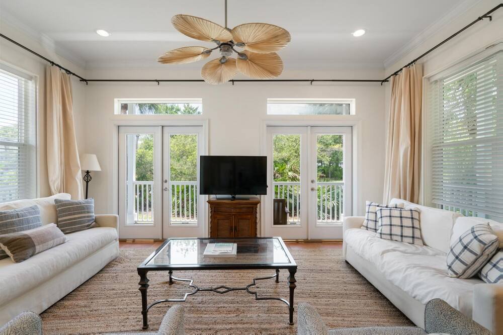 Photo of Livingroom in Sugarwood Beach
