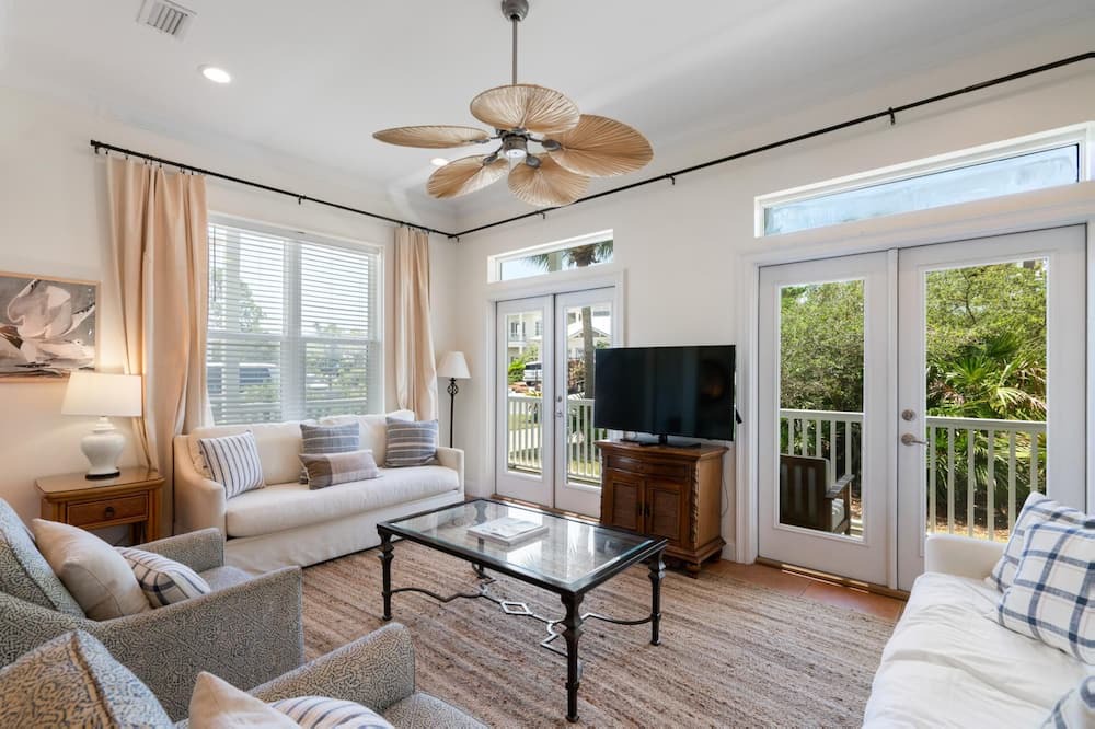 Photo of Livingroom in Sugarwood Beach
