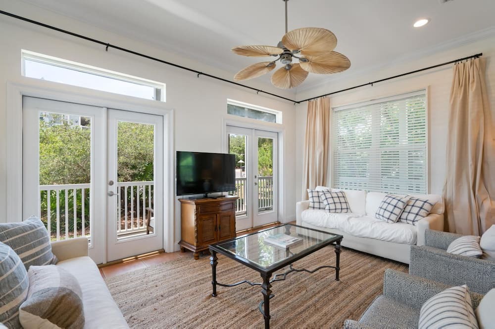Photo of Livingroom in Sugarwood Beach