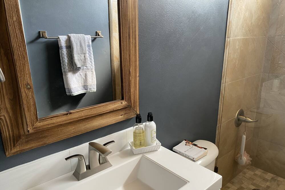 Photo of Bathroom in Lillian