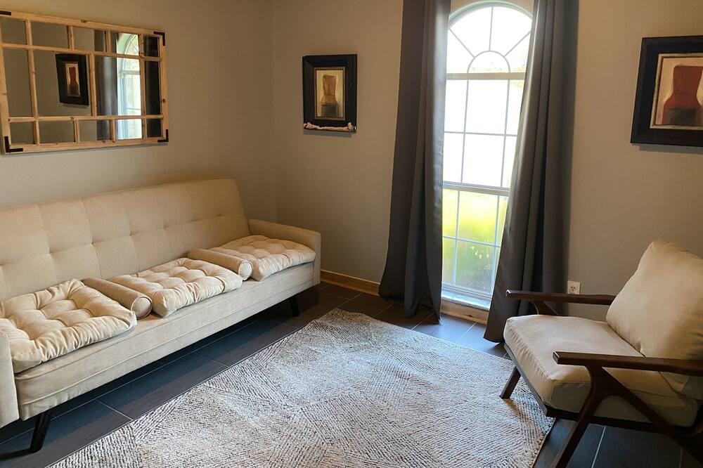 Photo of Livingroom in Lillian