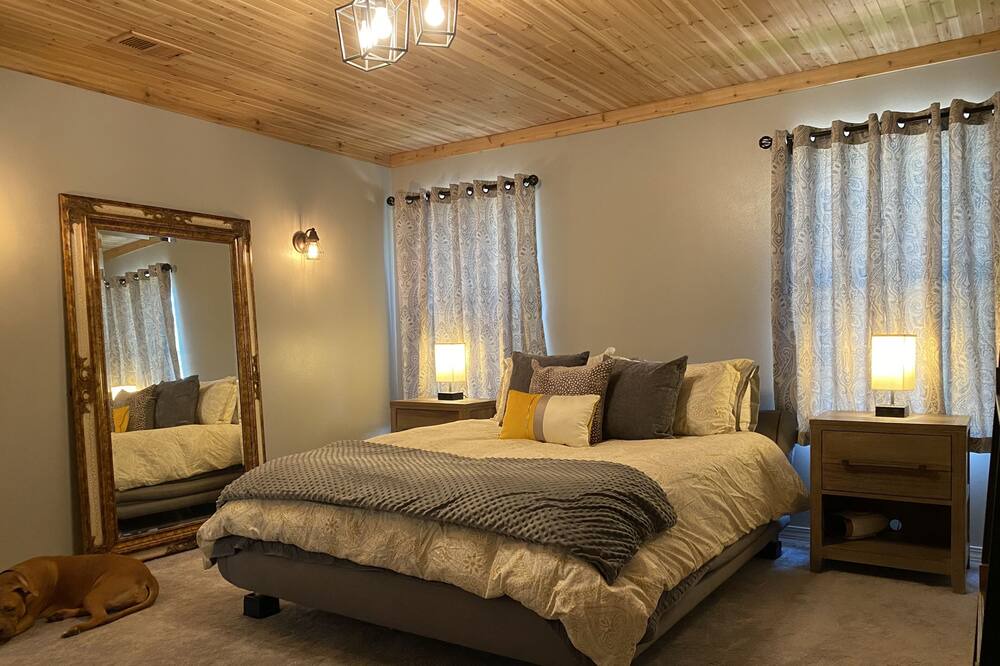 Photo of Bedroom in Lillian