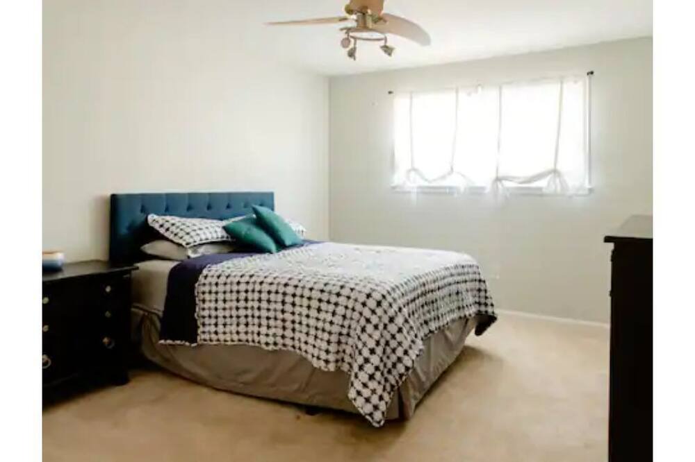 Photo of Bedroom in Lake Terrace & Oaks