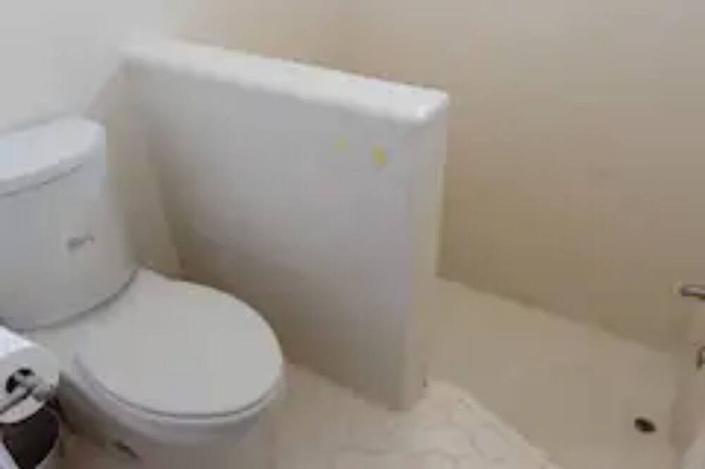 Photo of Bathroom in Lake Terrace & Oaks