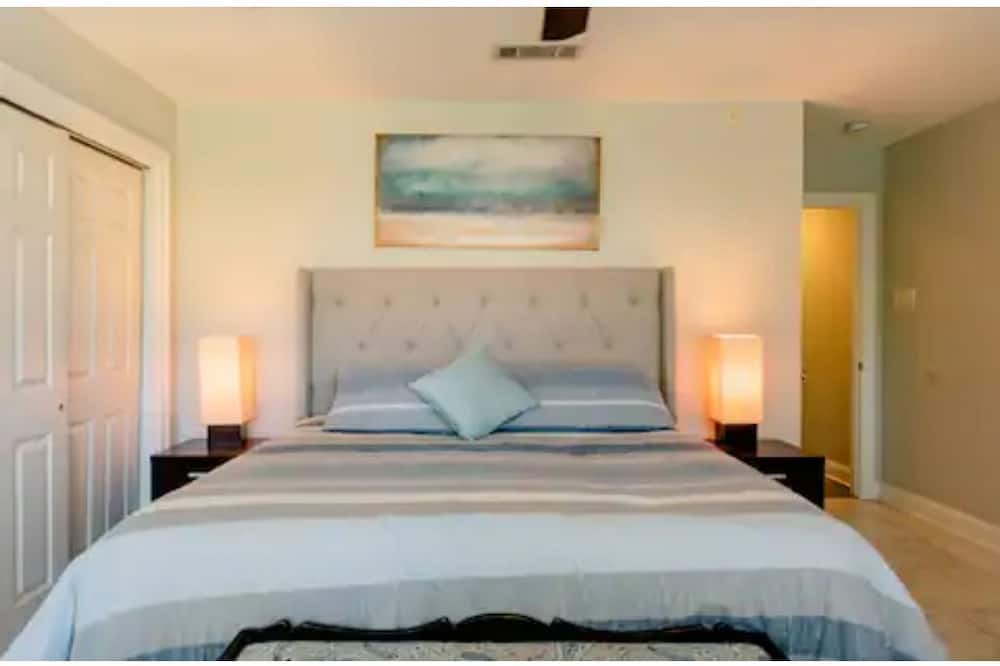 Photo of Bedroom in Lake Terrace & Oaks